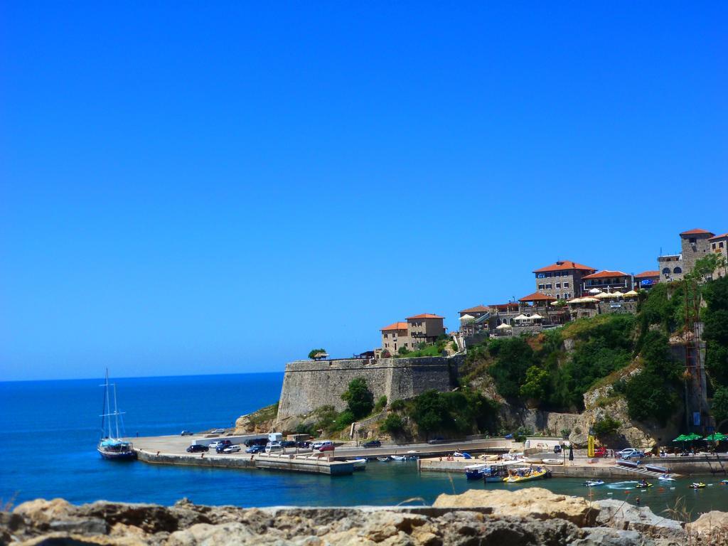 Hotel Cruiser Ulcinj Exterior photo