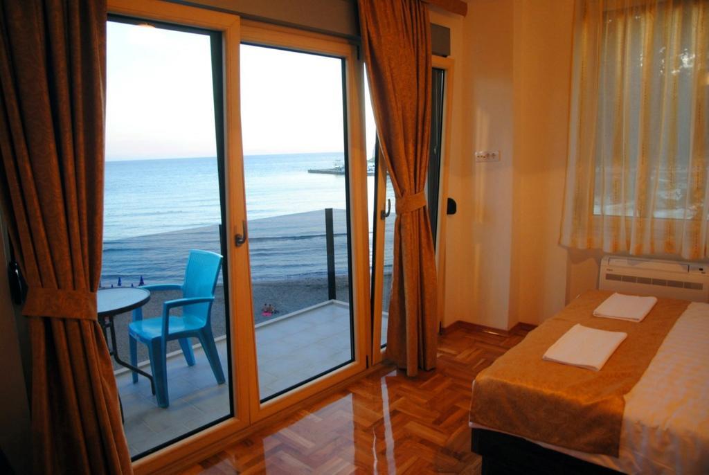 Hotel Cruiser Ulcinj Exterior photo