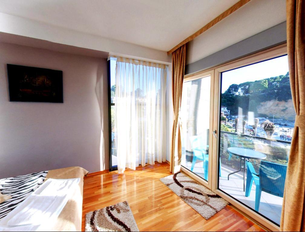 Hotel Cruiser Ulcinj Exterior photo